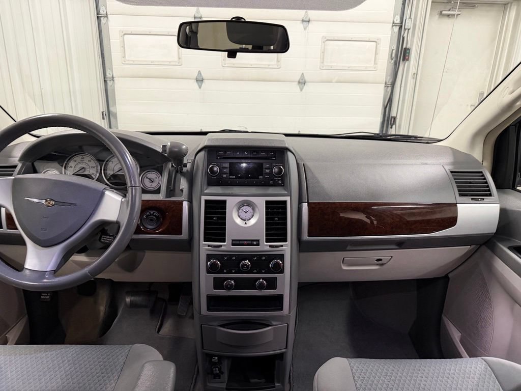Used 2010 Chrysler Town & Country Touring FWD image 21