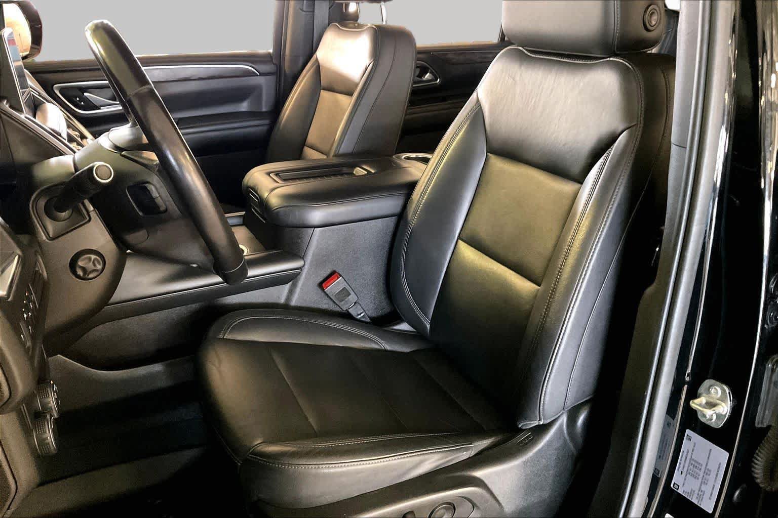 Used 2021 Chevrolet Suburban LT w/ Luxury Package RWD image 7