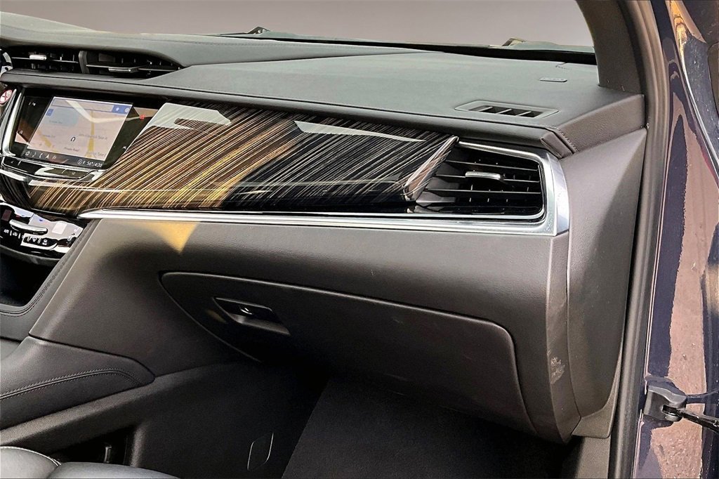 Used 2025 Cadillac XT6 Premium Luxury image 16