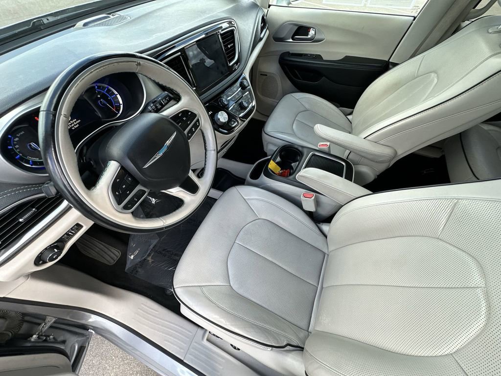 Used 2018 Chrysler Pacifica Limited w/ Advanced Safetytec Group FWD image 22