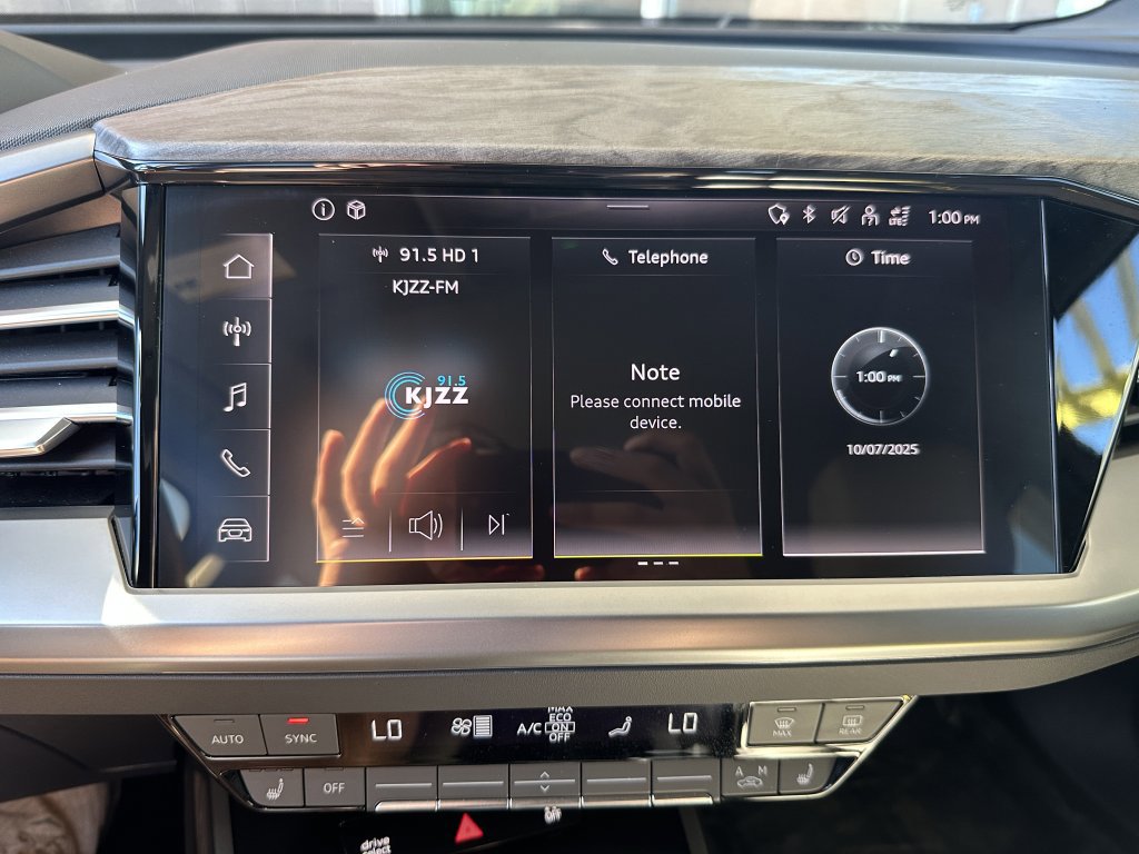 Used 2024 Audi Q4 e-tron Premium w/ Convenience Package image 22