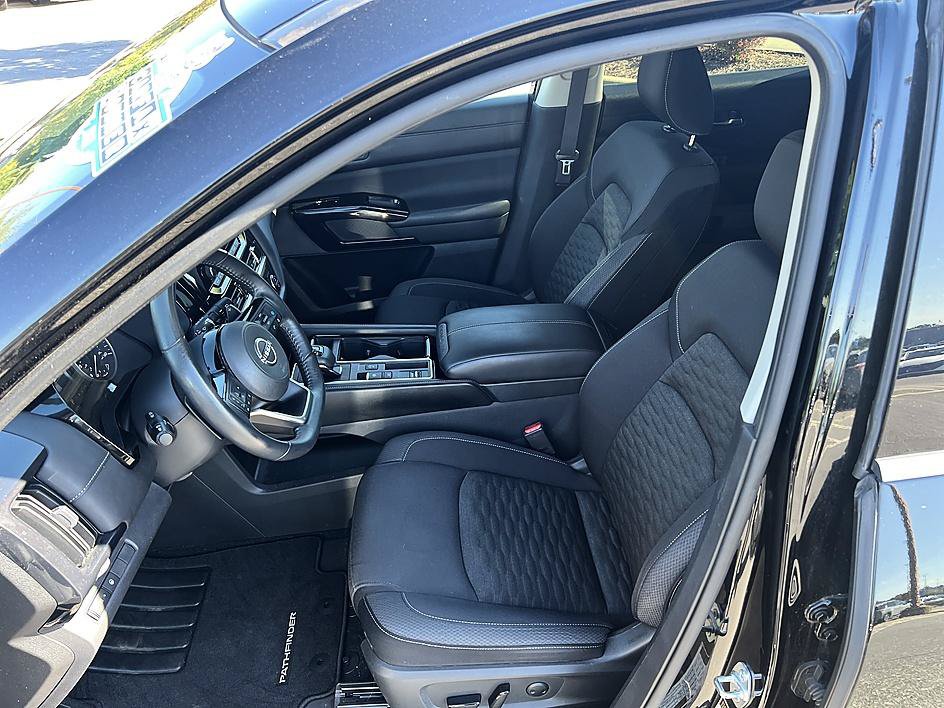 Certified 2022 Nissan Pathfinder SV w/ SV Black Package FWD image 13
