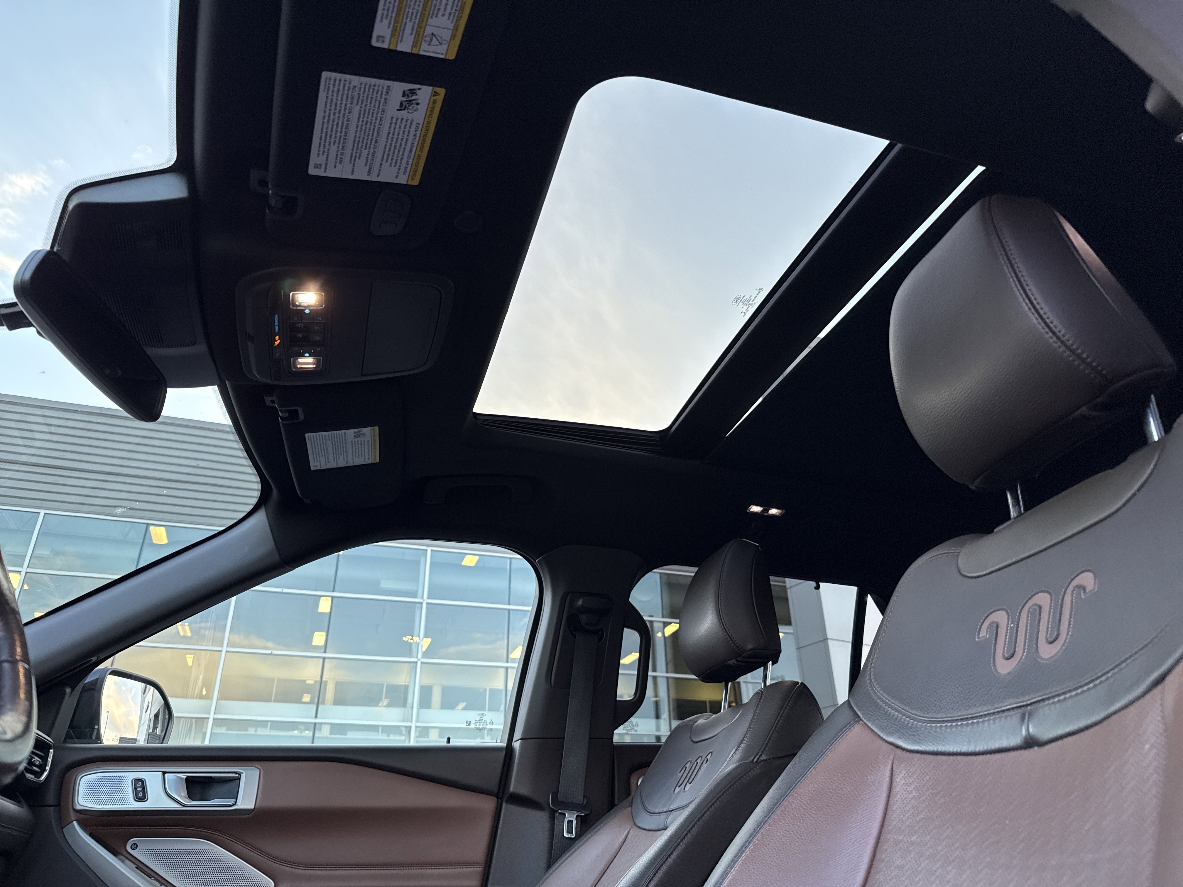 Used 2022 Ford Explorer King Ranch w/ Technology Package image 17