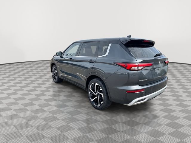 Used 2024 Mitsubishi Outlander SE Black Edition image 6