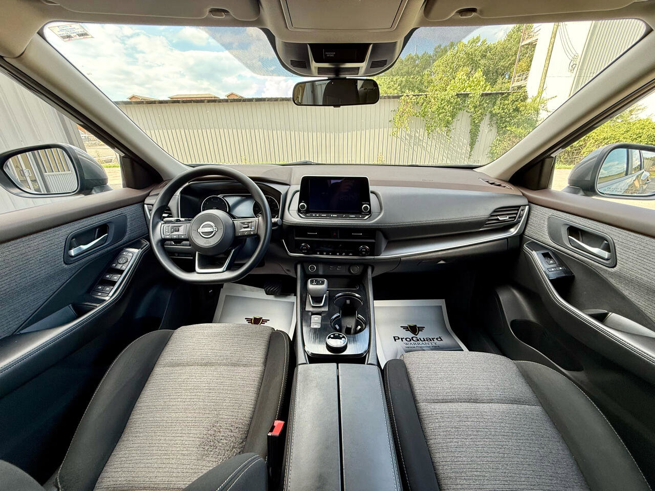 Used 2023 Nissan Rogue SV image 7