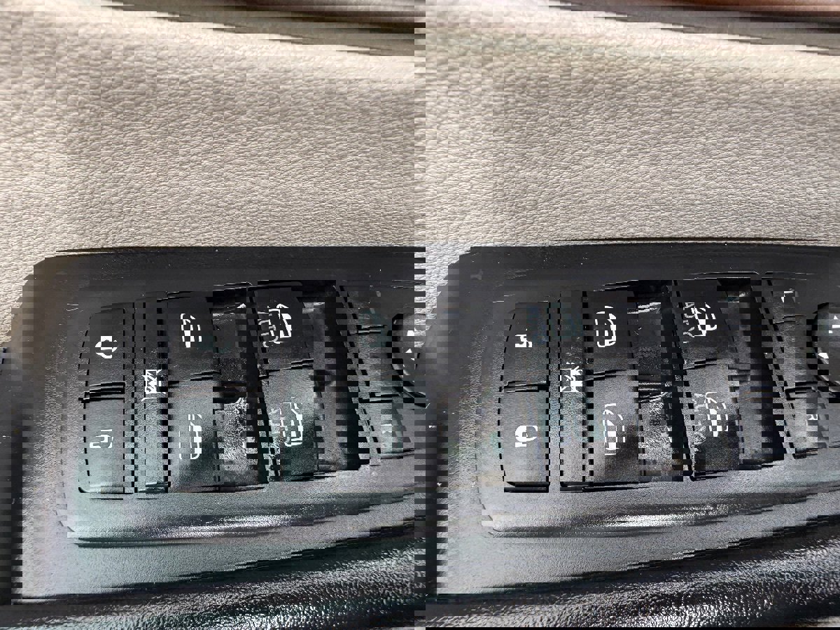 Used 2017 Chrysler Pacifica Touring-L FWD image 22