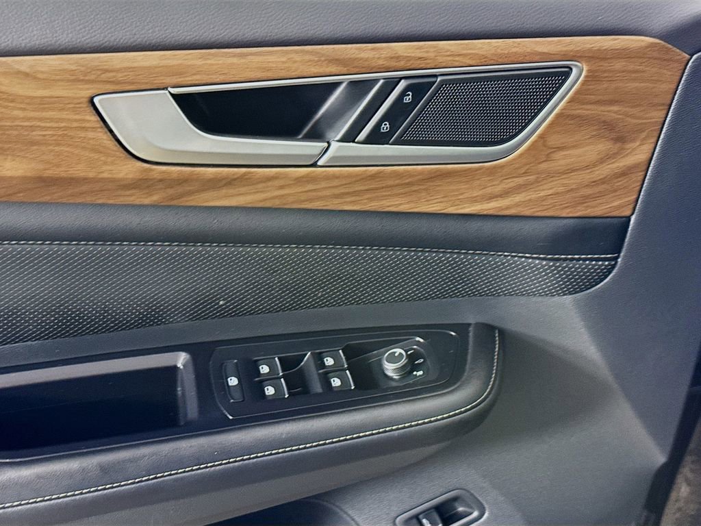 Used 2024 Volkswagen Atlas SE image 19