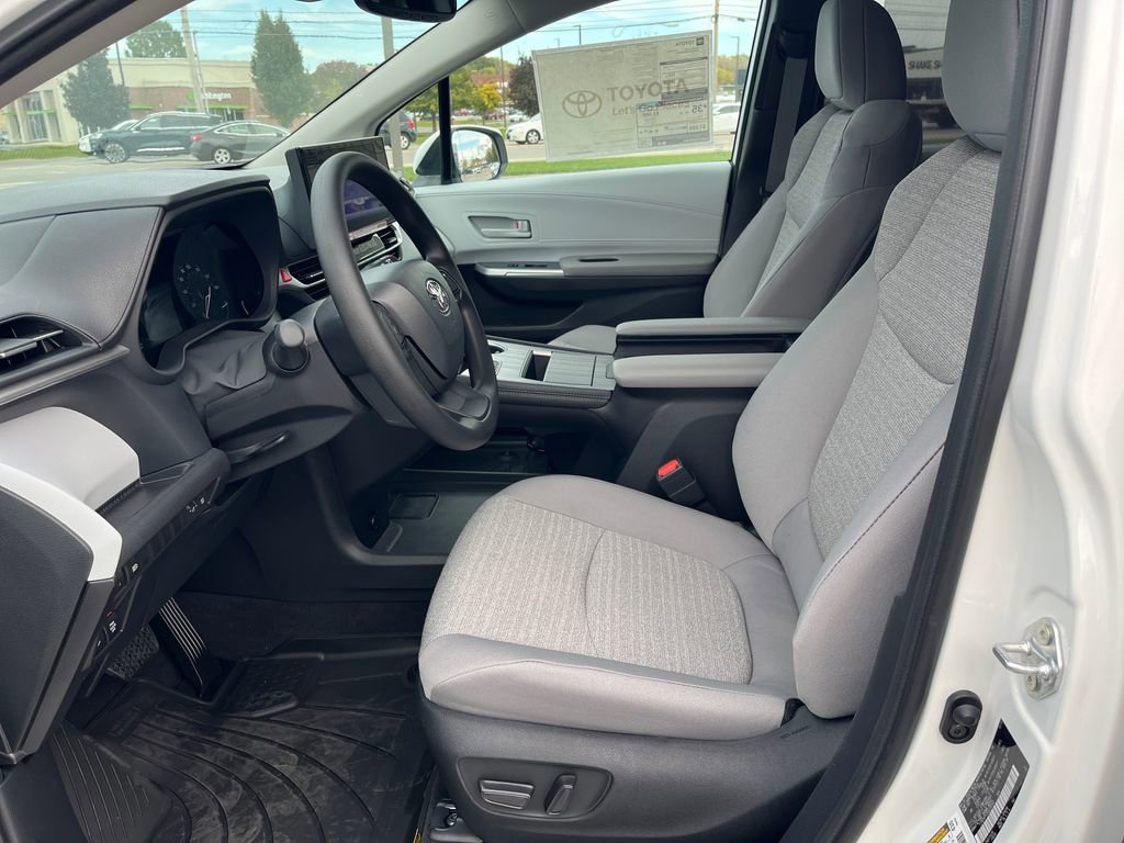 New 2025 Toyota Sienna LE image 10