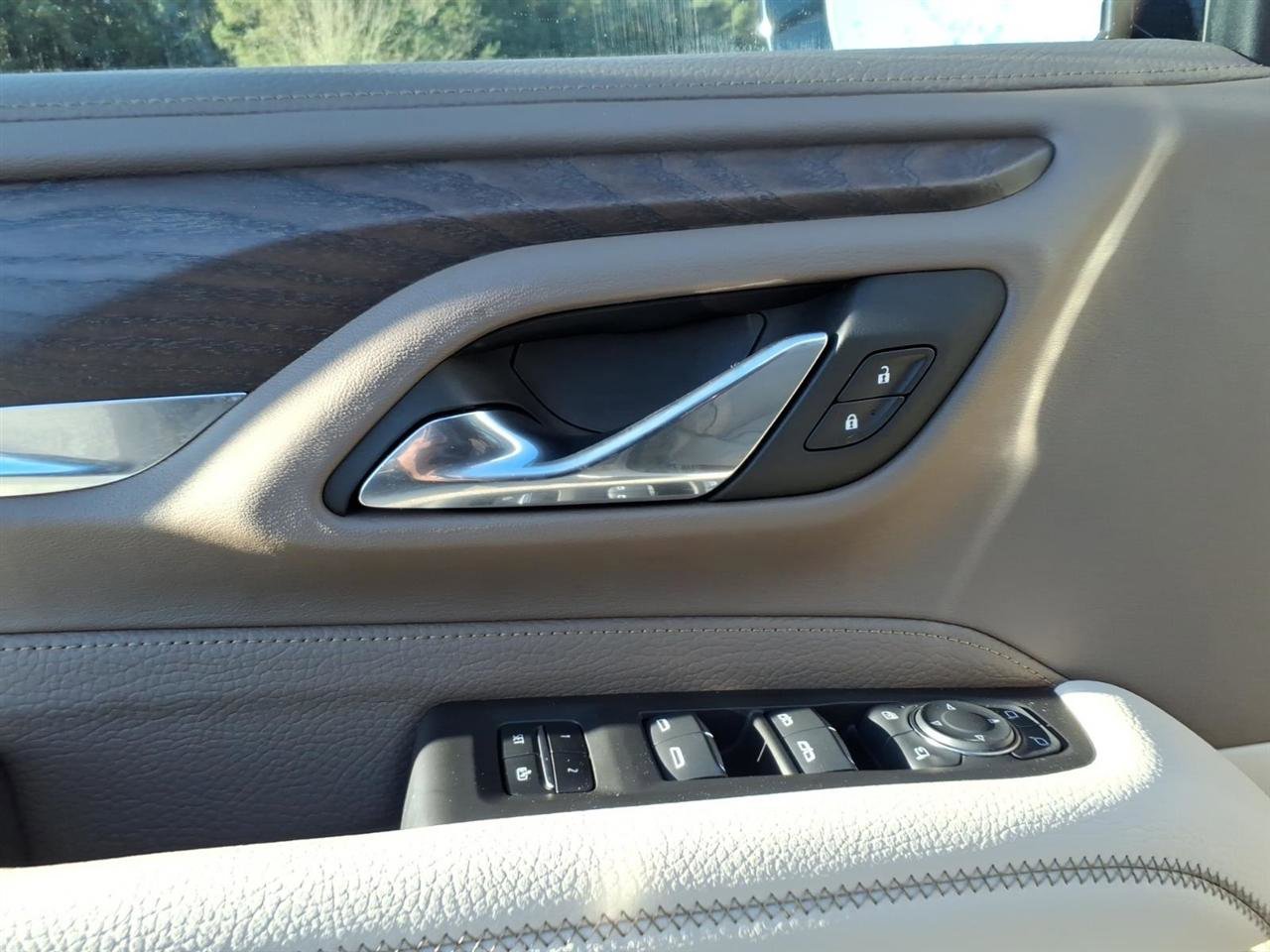 Used 2024 GMC Yukon XL Denali image 11