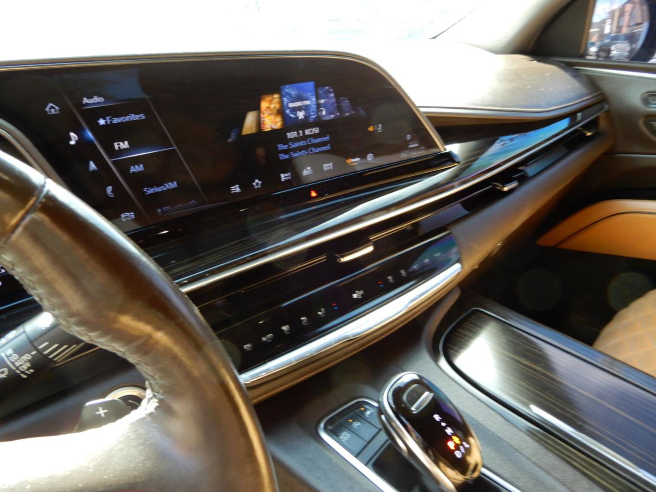 Used 2022 Cadillac Escalade Premium Luxury image 16