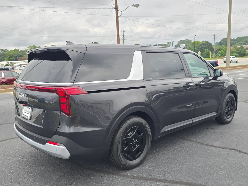 New 2027 Kia Carnival LX FWD image 3