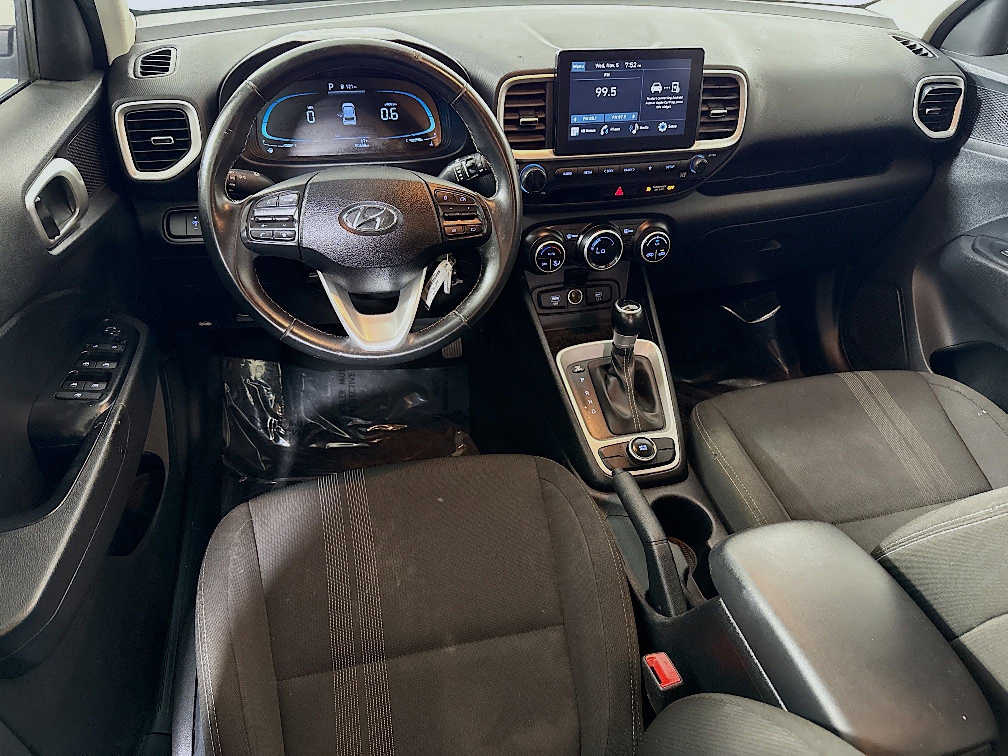 Used 2023 Hyundai Venue SEL w/ Cargo Package image 17