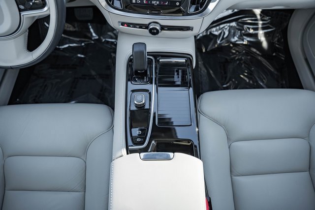 Used 2023 Volvo S60 T8 Plus image 23