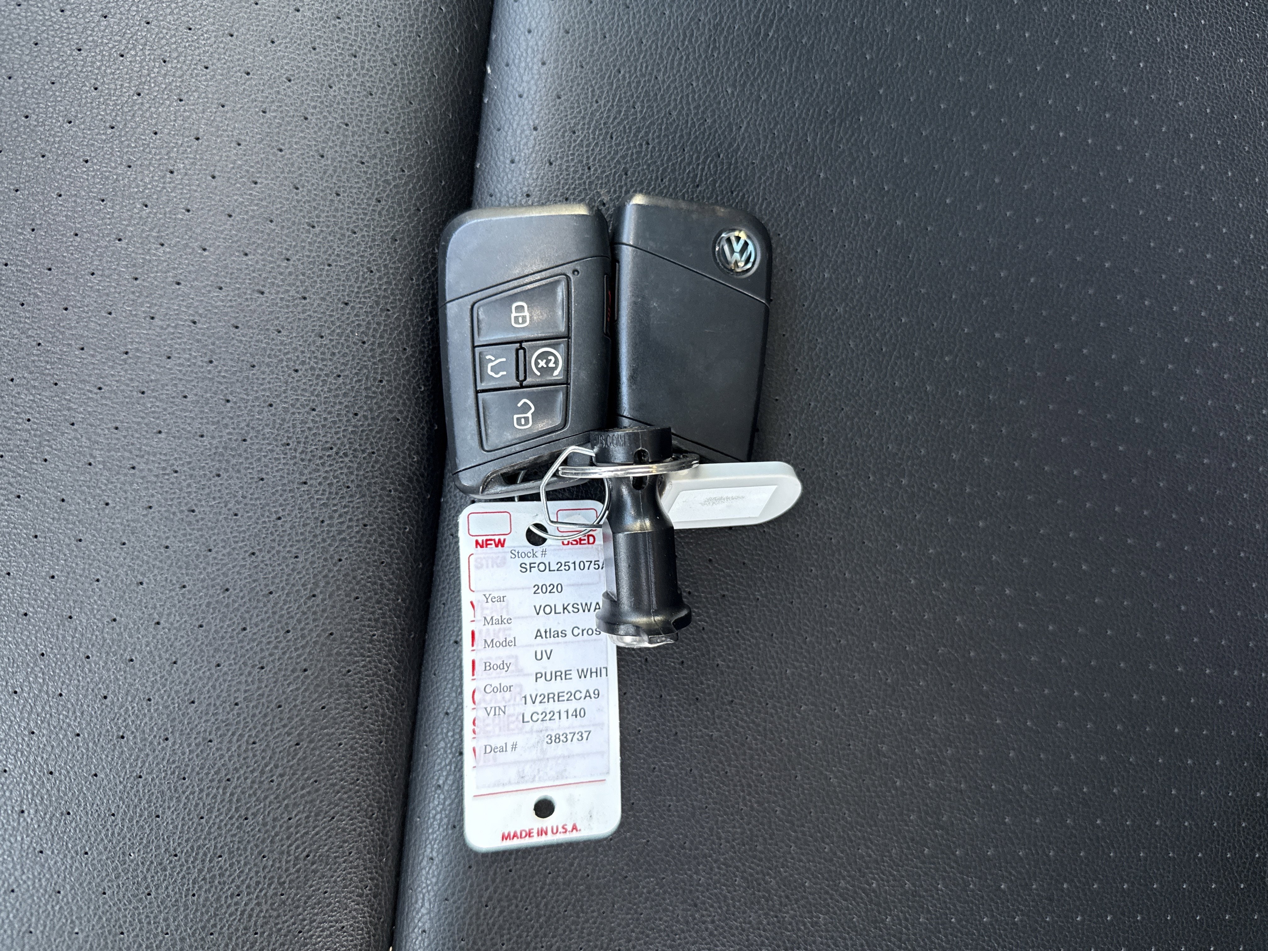 Used 2020 Volkswagen Atlas Cross Sport SEL R-Line image 31