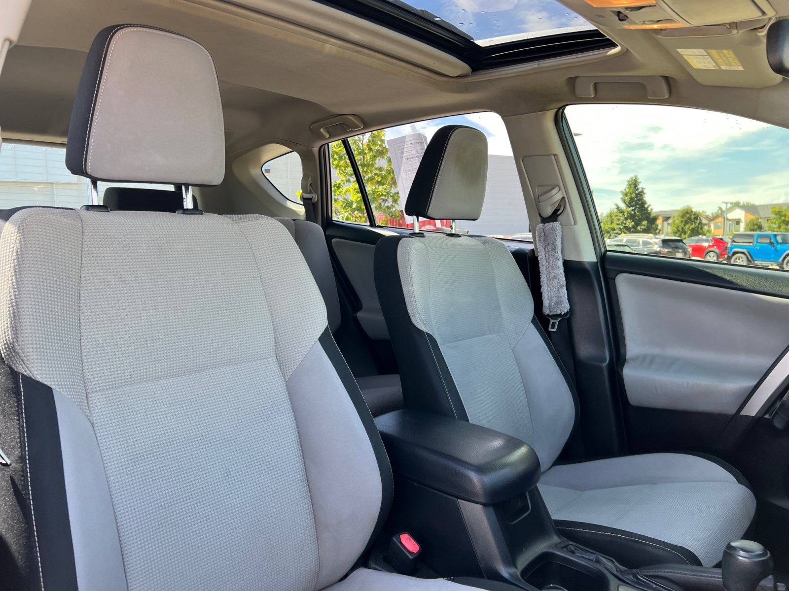 Used 2016 Toyota RAV4 XLE AWD/4WD image 19