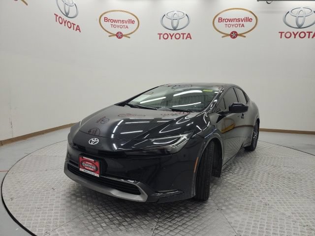 Used 2023 Toyota Prius XLE FWD image 2