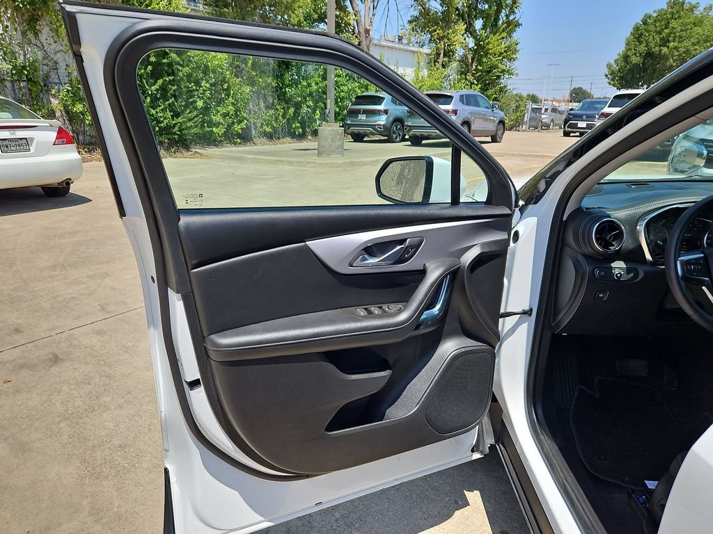 Used 2025 Chevrolet Blazer LT AWD/4WD image 11