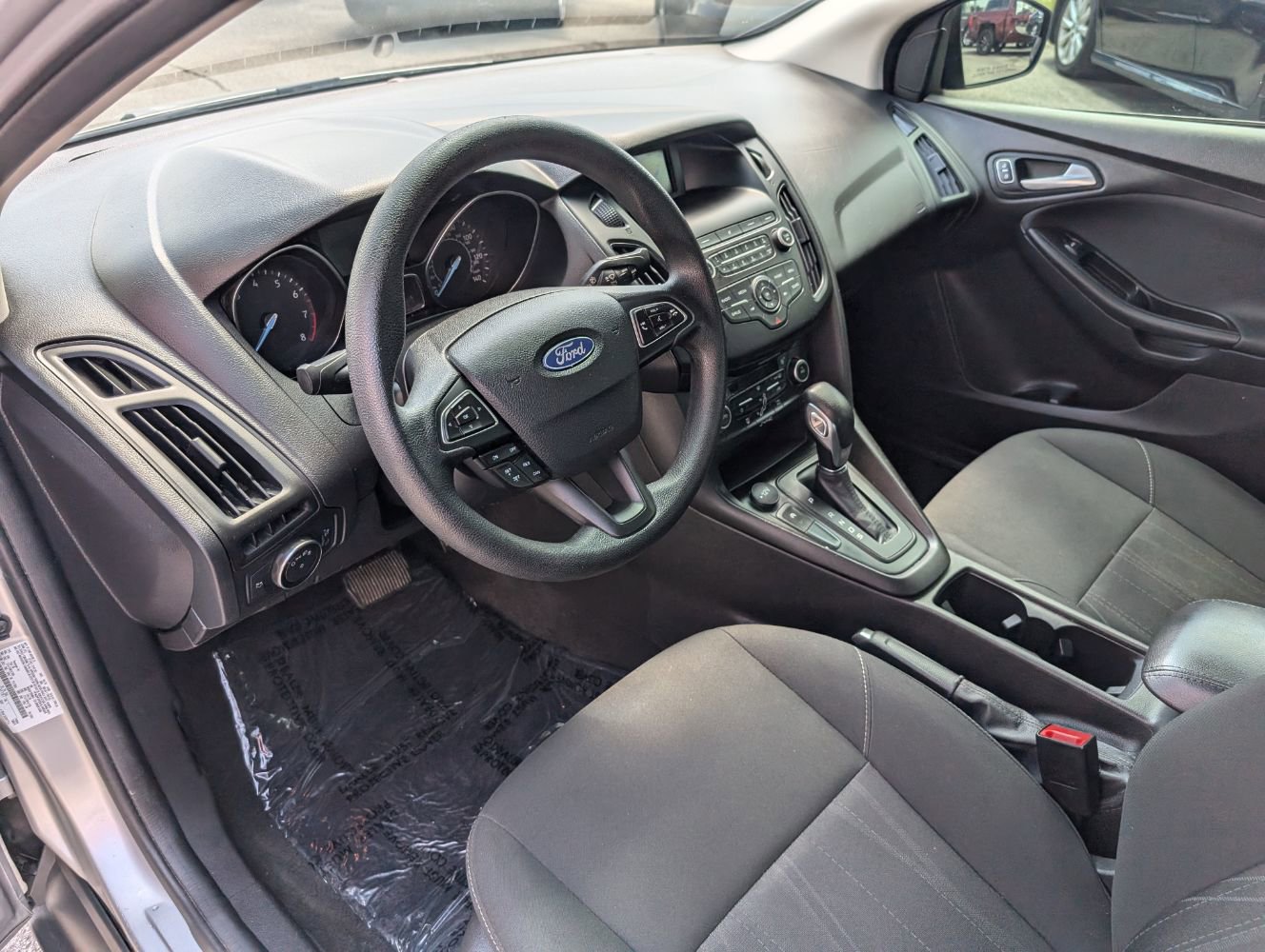 Used 2018 Ford Focus SE FWD image 12