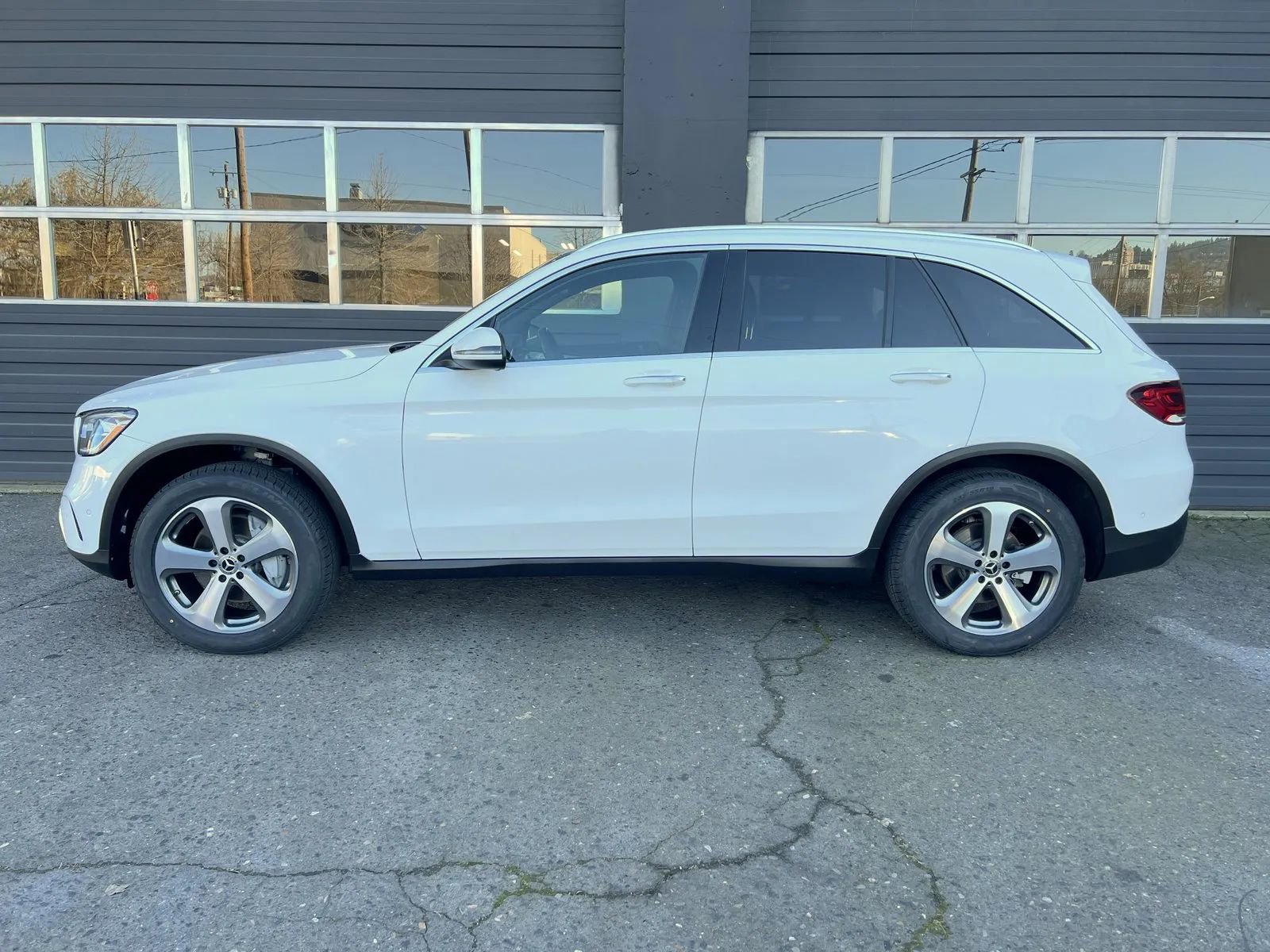 Used 2021 Mercedes-Benz GLC 300 GLC 300 4MATIC Sport Utility 4 image 2