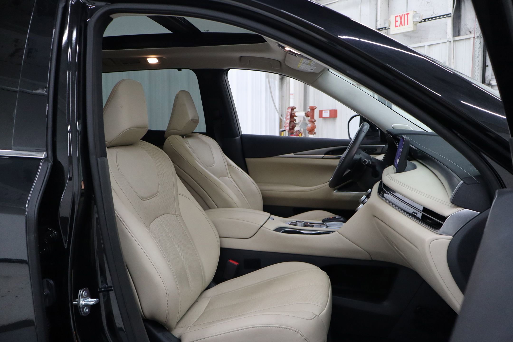 Used 2023 INFINITI QX60 Luxe w/ Performance Audio Package image 34