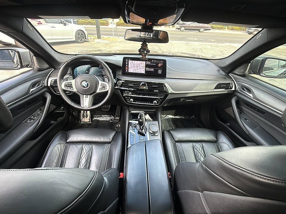 Used 2021 BMW M550i xDrive w/ Dynamic Handling Package AWD/4WD image 10