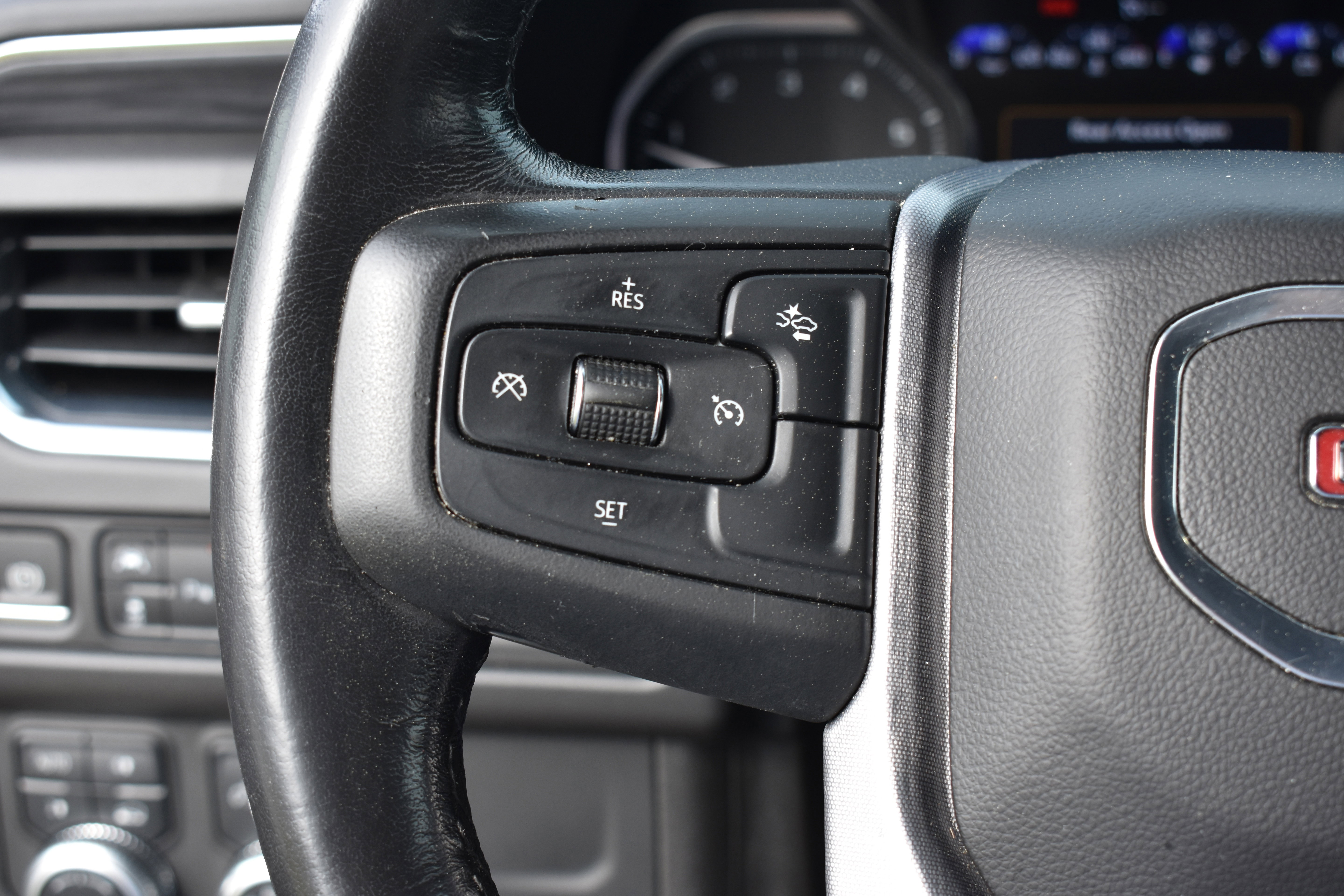 Used 2021 GMC Yukon XL SLT image 15