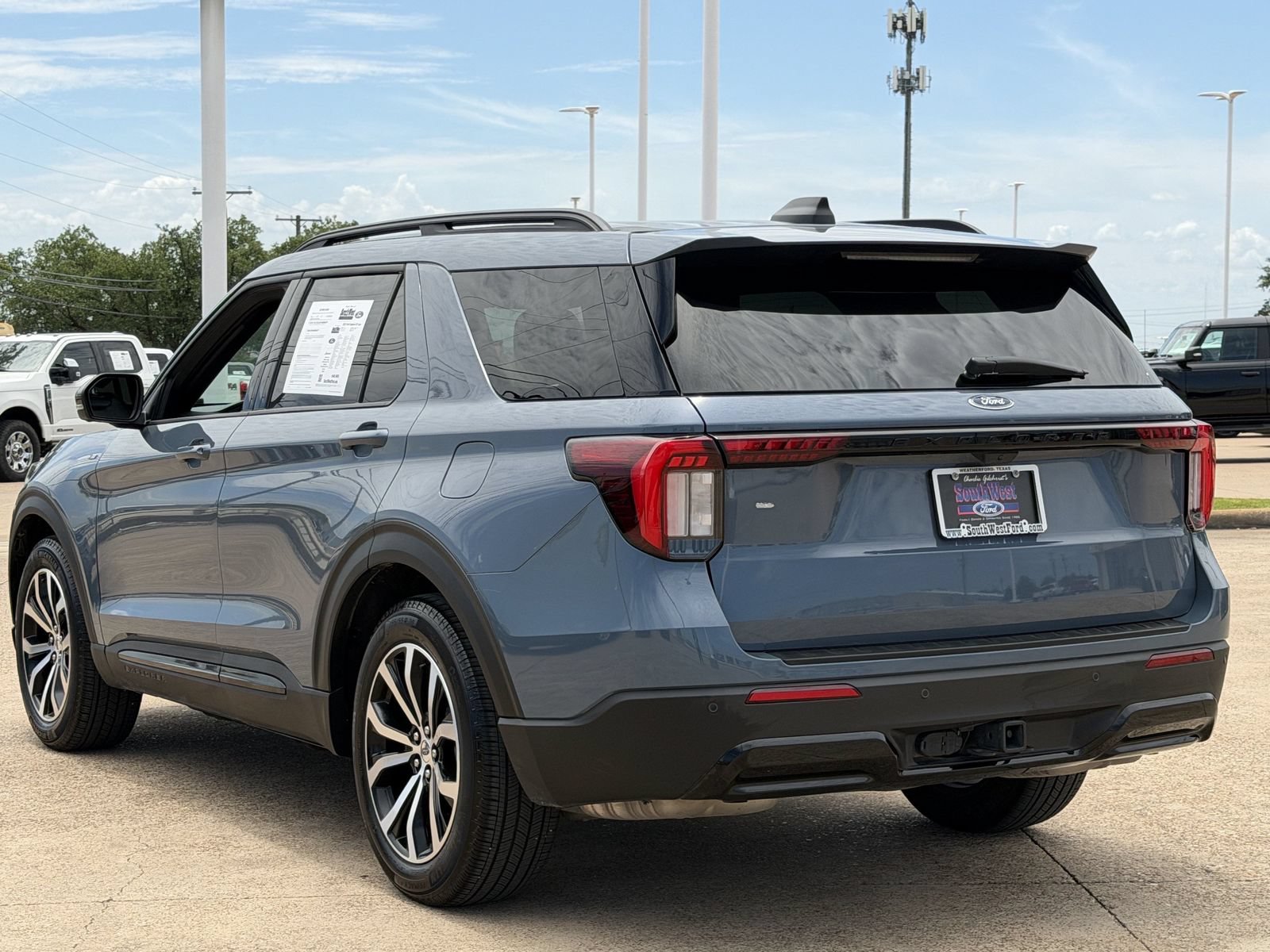 Used 2025 Ford Explorer ST-Line w/ Premium Package RWD image 6