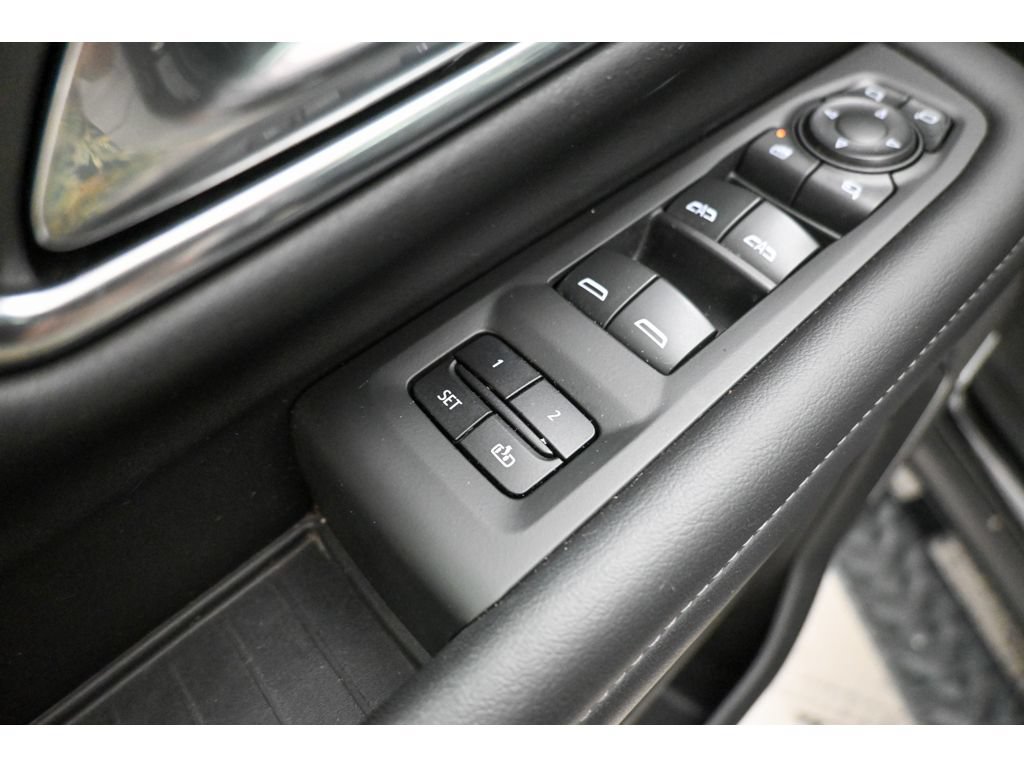 Used 2022 Chevrolet Tahoe Z71 w/ Luxury Package AWD/4WD image 21