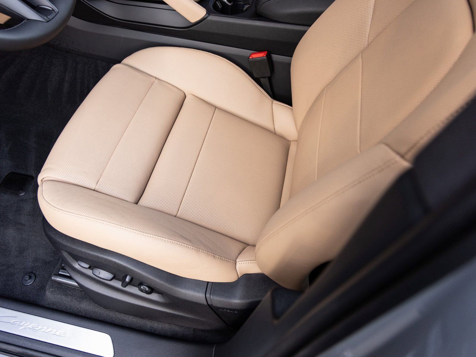 Certified 2026 Porsche Cayenne E-Hybrid image 23