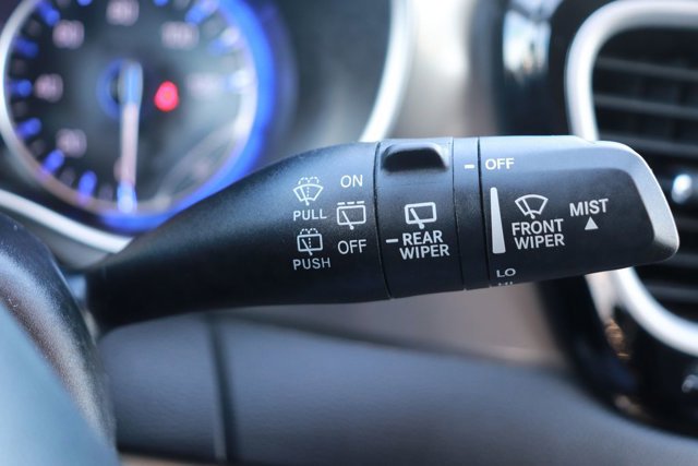 Used 2022 Chrysler Pacifica Touring-L image 22