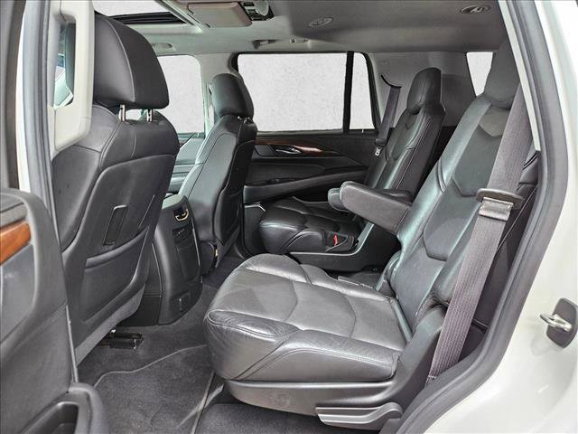 Used 2019 Cadillac Escalade Premium Luxury RWD image 16