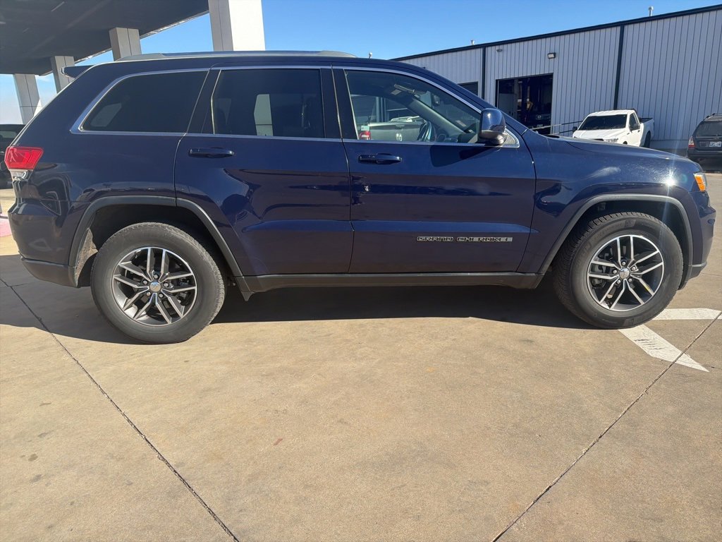 Used 2018 Jeep Grand Cherokee Laredo image 2