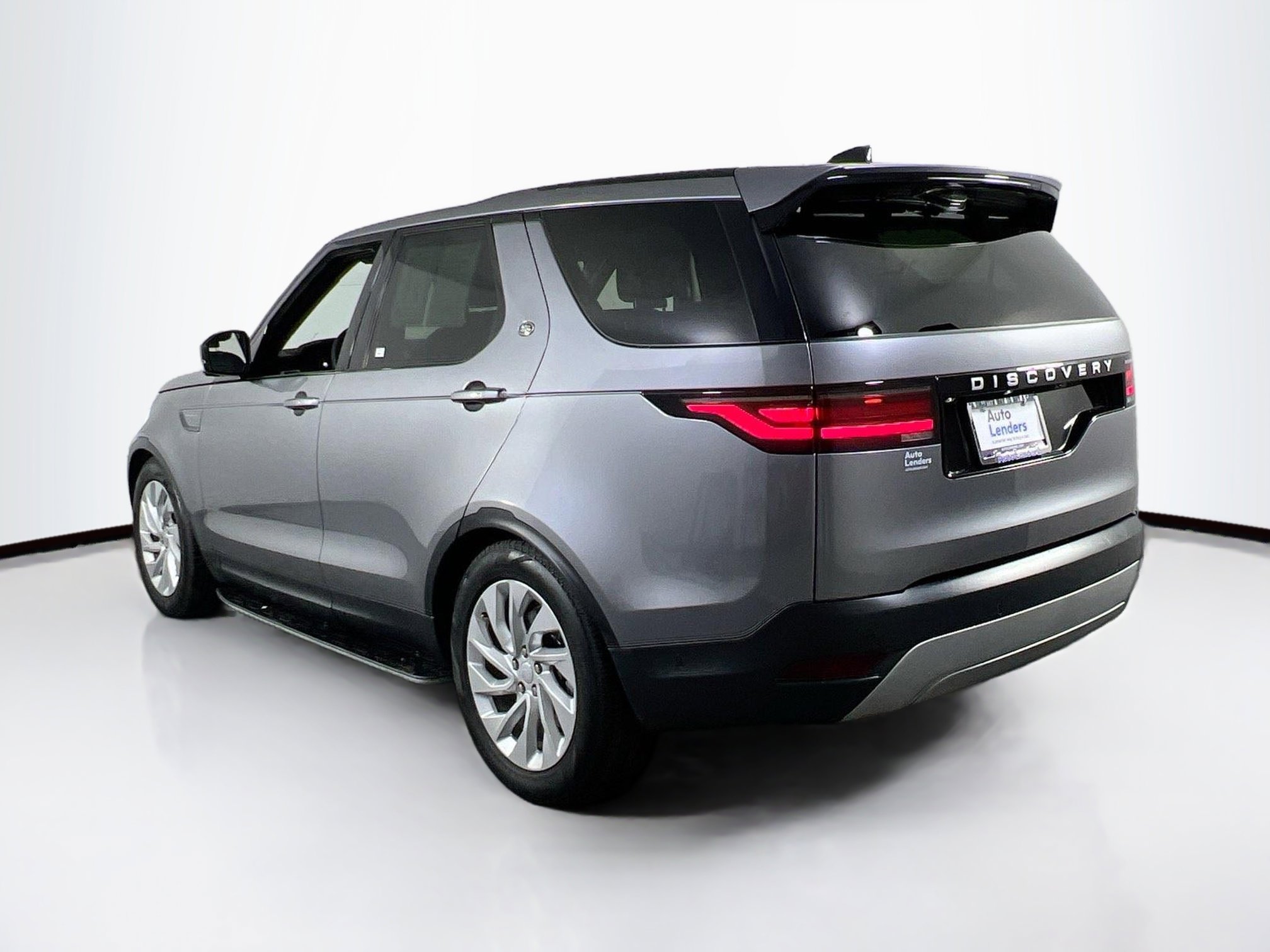Used 2024 Land Rover Discovery S image 7