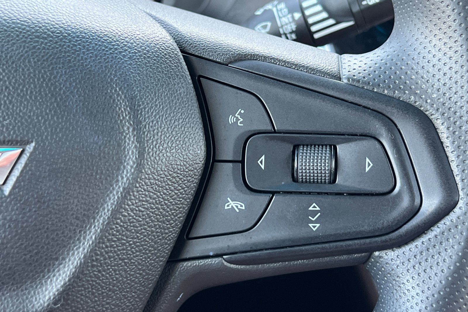 Used 2023 Chevrolet Bolt LT FWD image 31