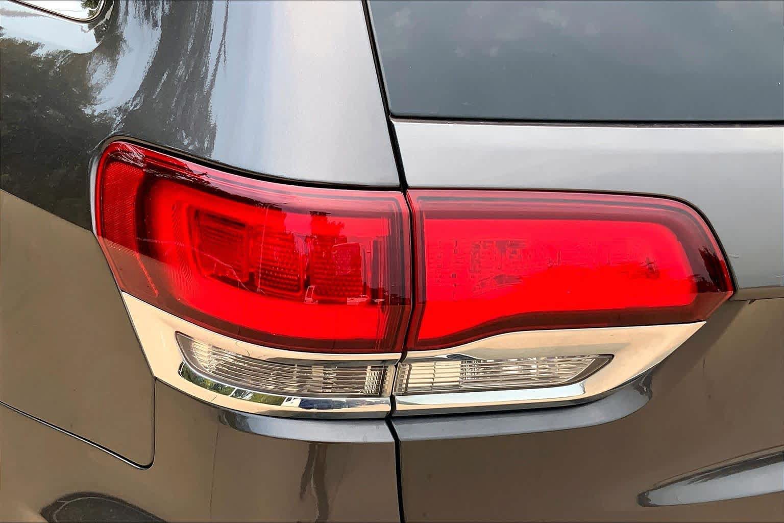 Used 2020 Jeep Grand Cherokee Limited AWD/4WD image 28