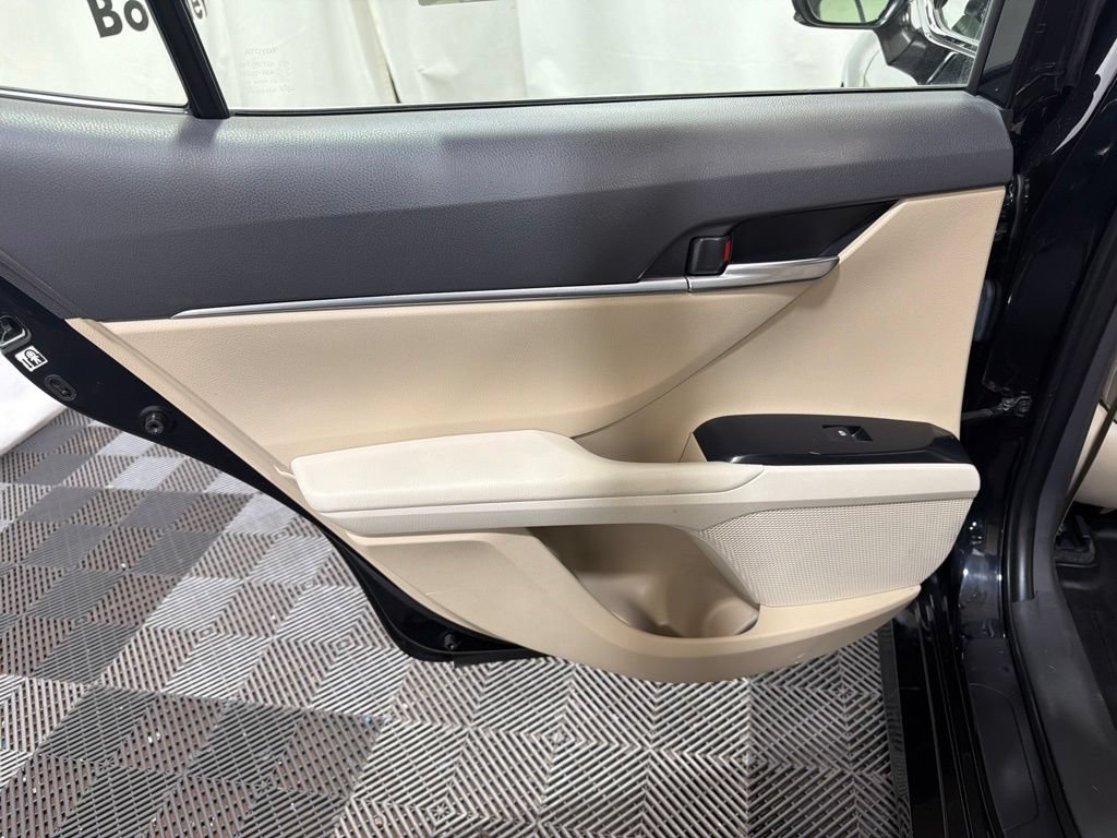 Used 2018 Toyota Camry LE w/ Convenience Package FWD image 17