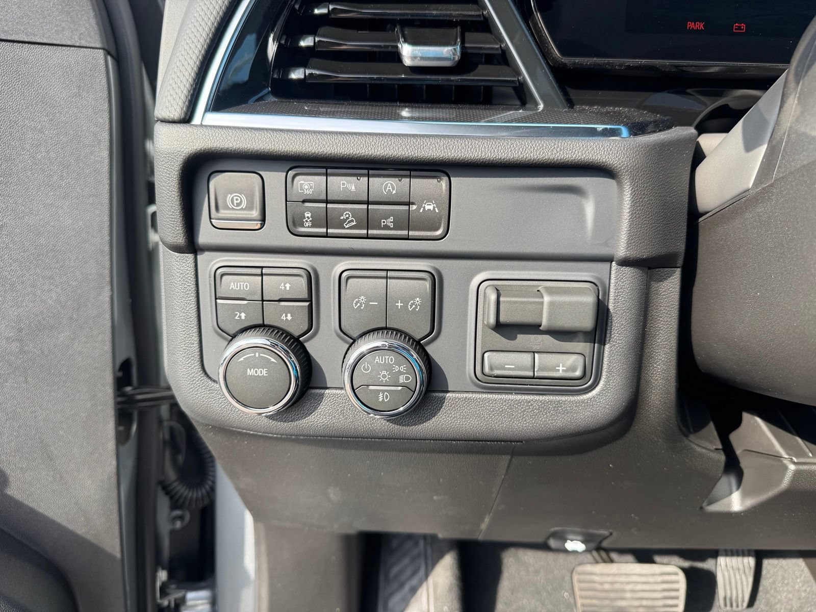 New 2026 Chevrolet Suburban RST w/ Comfort Package AWD/4WD image 18