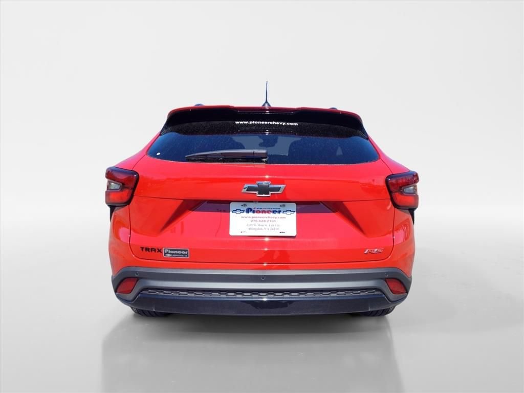 Used 2026 Chevrolet Trax RS w/ Sunroof Package FWD image 4