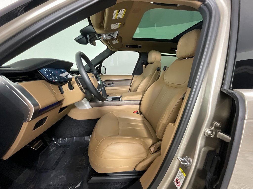 Used 2025 Land Rover Range Rover Long Wheelbase SE image 16