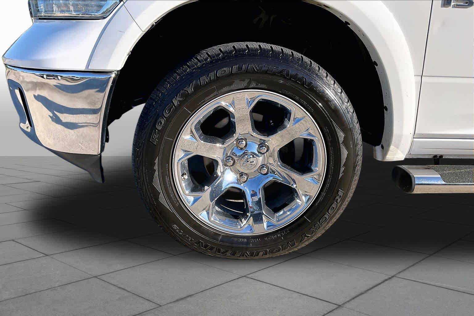 Used 2017 RAM 1500 Laramie AWD/4WD image 11