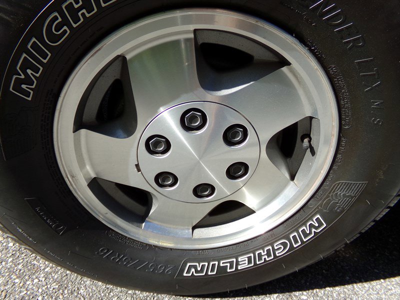 Used 1994 Chevrolet Suburban K1500 4WD image 32