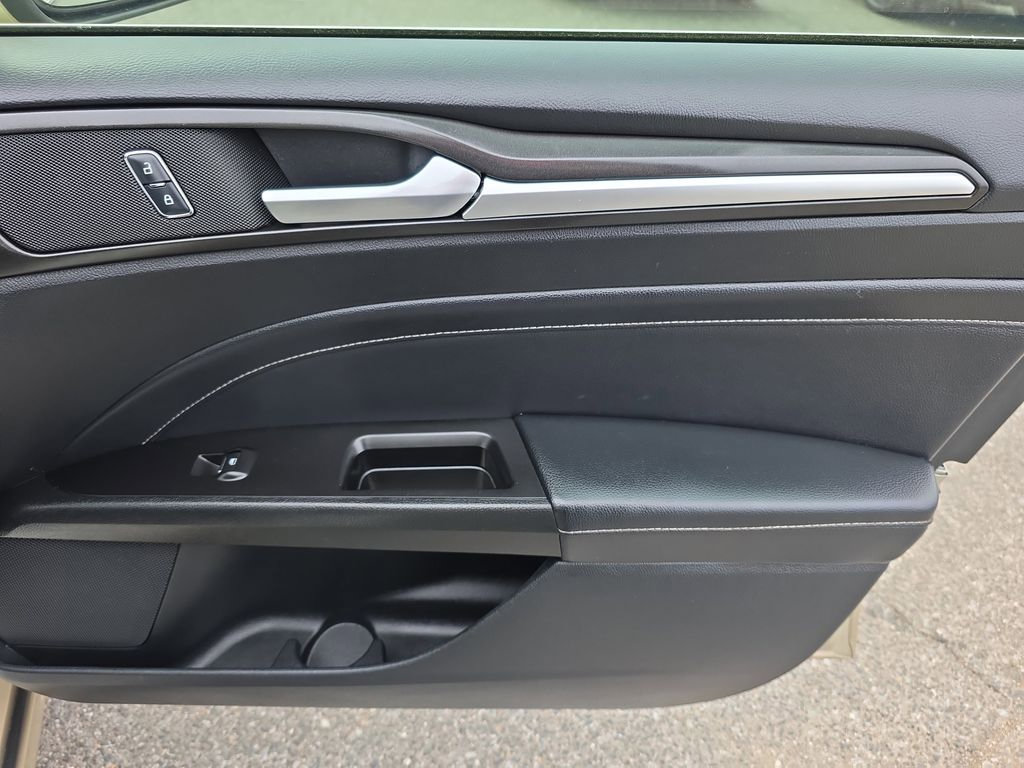 Used 2018 Ford Fusion Titanium image 9
