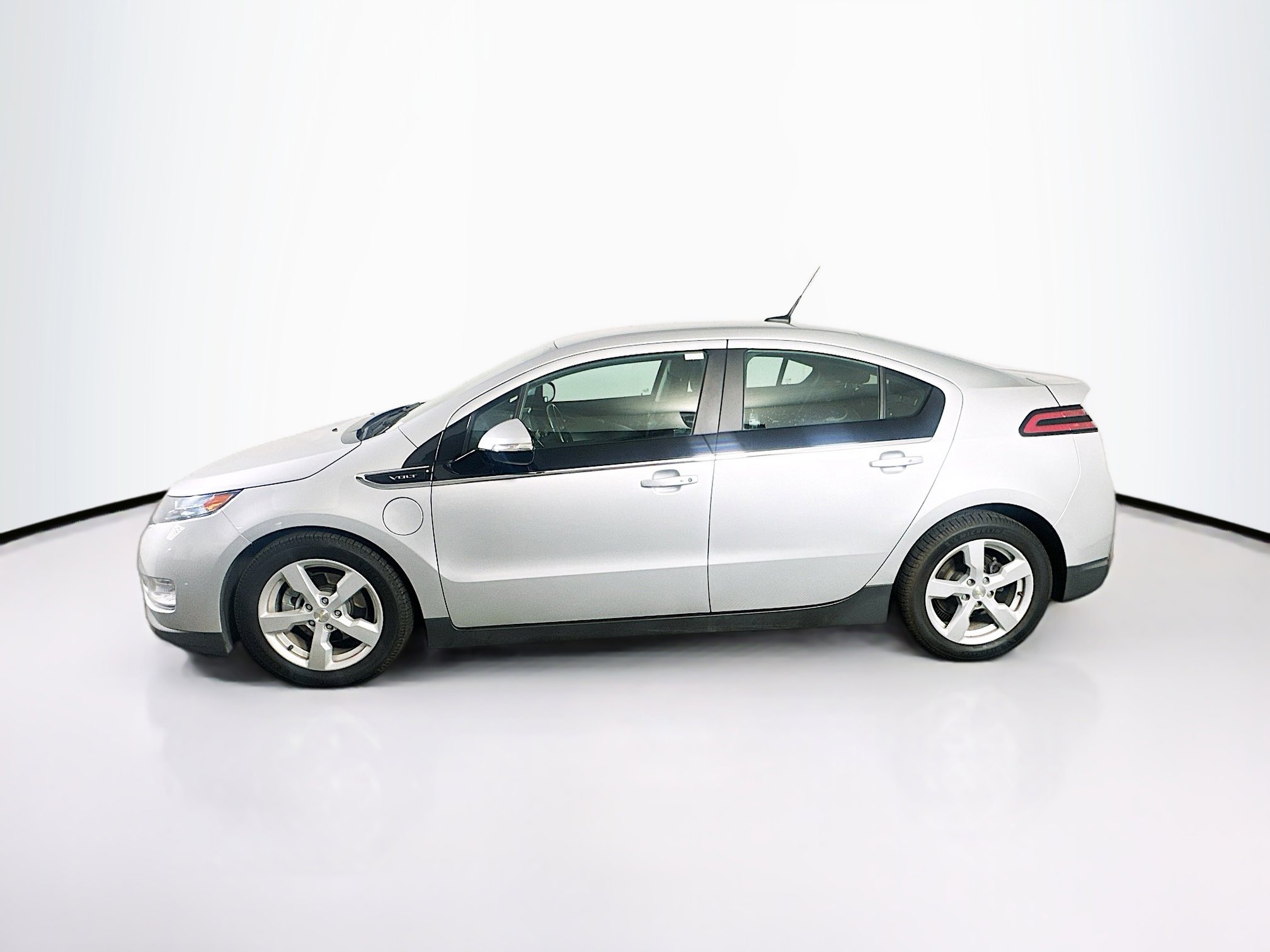Used 2014 Chevrolet Volt FWD image 4