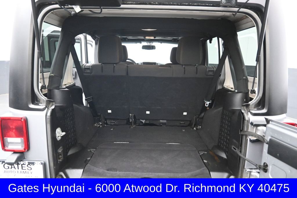Used 2015 Jeep Wrangler Unlimited Rubicon w/ Max Tow Package AWD/4WD image 19
