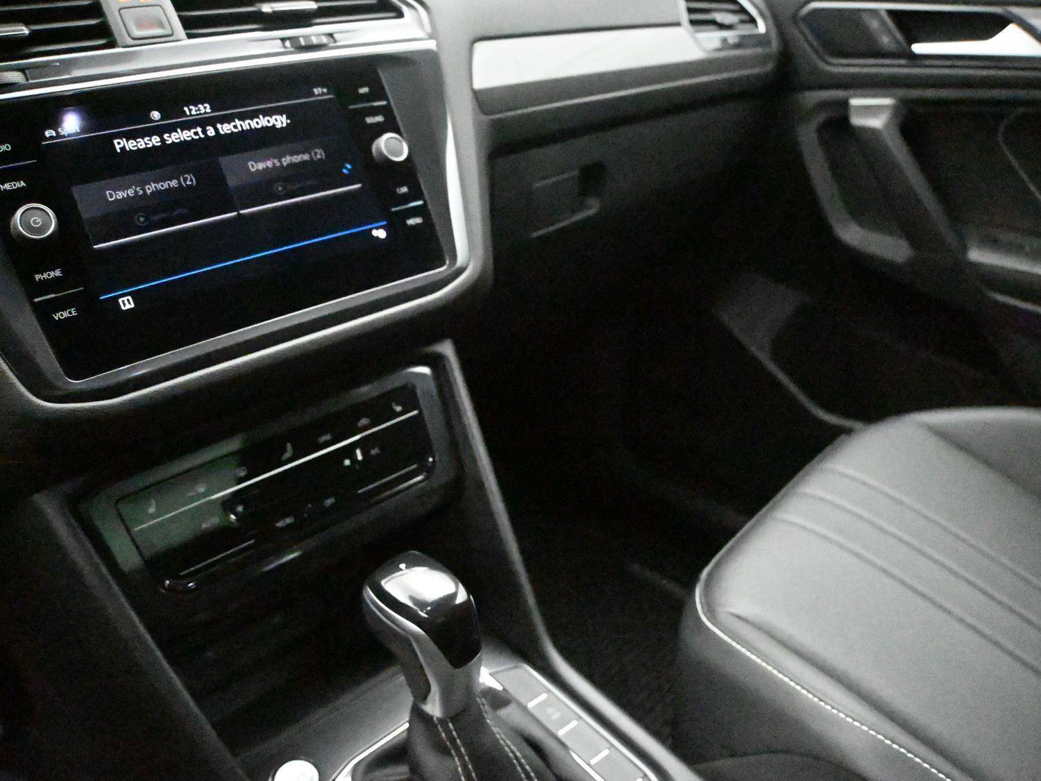 Used 2023 Volkswagen Tiguan SE w/ Panoramic Sunroof Package AWD/4WD image 4