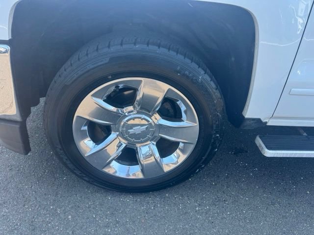 Used 2018 Chevrolet Silverado 1500 LT w/ LT Eassist Package AWD/4WD image 16