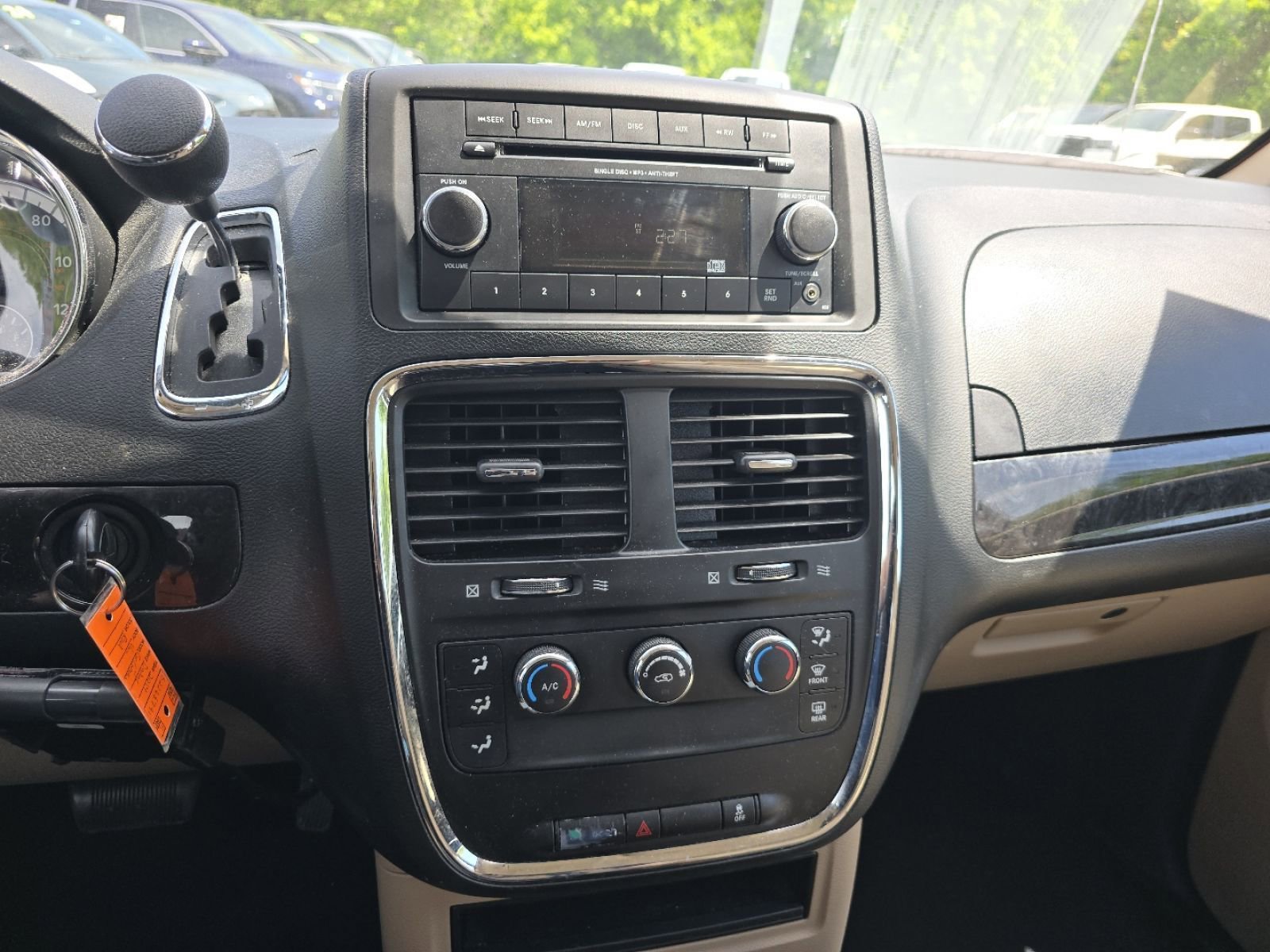 Used 2014 Dodge Grand Caravan American Value Package FWD image 3