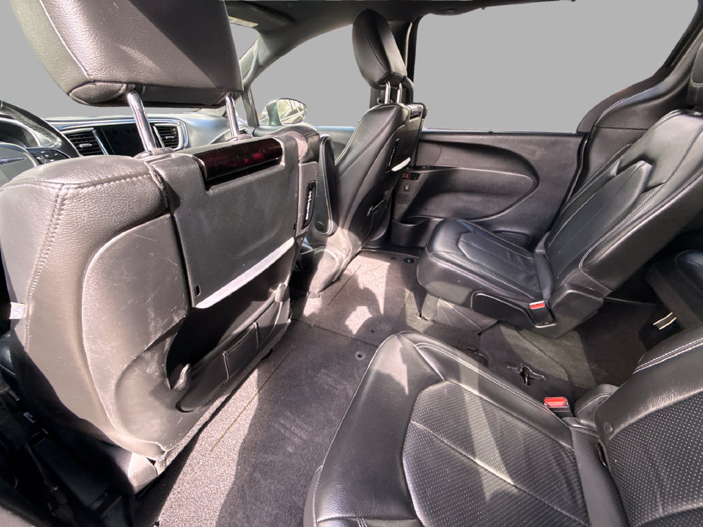 Used 2020 Chrysler Pacifica Touring-L Plus w/ Advanced Safetytec Group FWD image 13