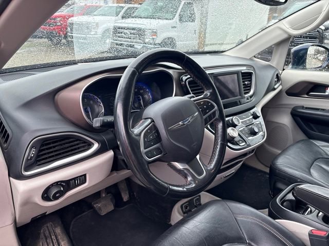 Used 2019 Chrysler Pacifica Touring-L image 9