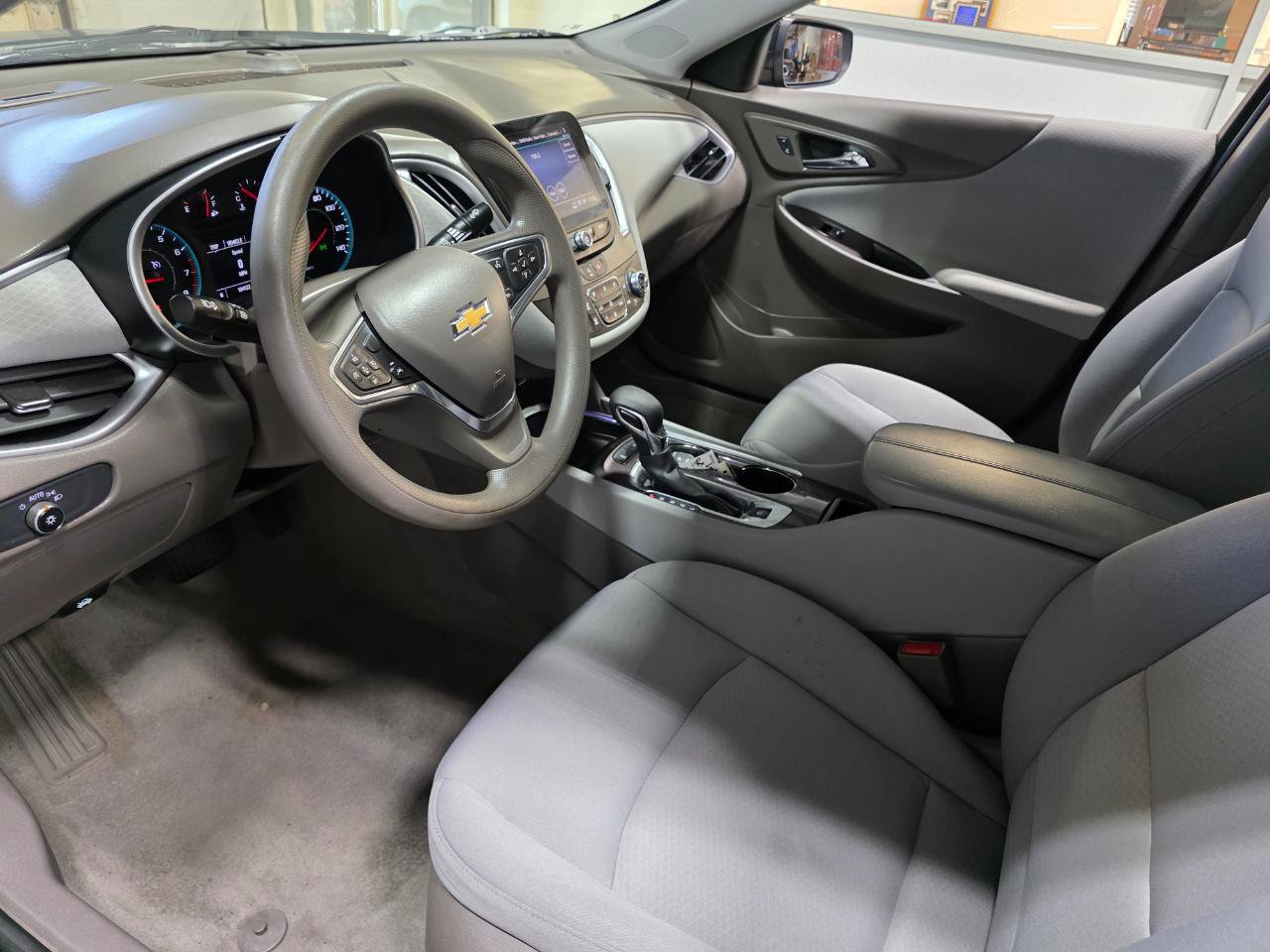 Used 2022 Chevrolet Malibu LT FWD image 16